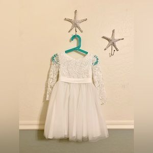 Girls Special Occasion White Lacy Dress Size 5T Like New